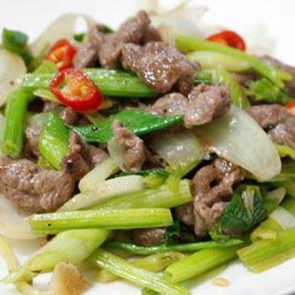 Bò xào hành cần