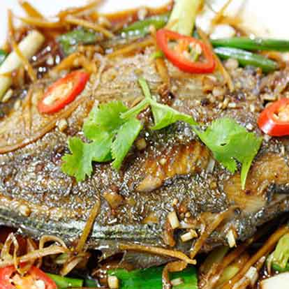 Cá chim chiên mắm ớt tỏi