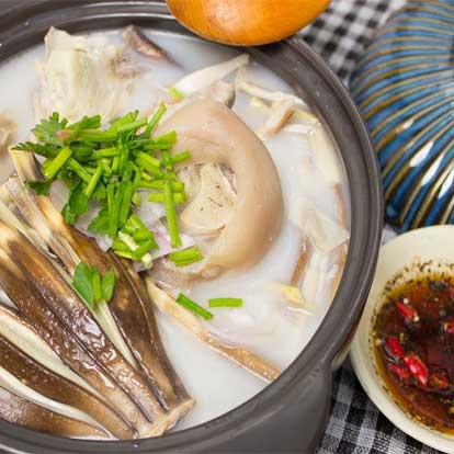 Sườn heo hầm bắp chuối